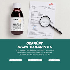 Geprüft, nicht behauptet: Tasnim Schwarzkümmelöl neben dem PiCA Prüfbericht 26-T089-0001 mit 3,7 g/100 g Thymochinon unter der Lupe
