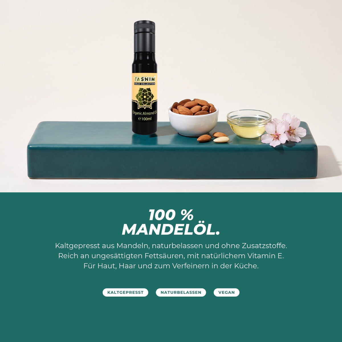 100 % Mandelöl: Flasche mit Mandeln, Mandelblüte und einer Schale Öl – kaltgepresst, naturbelassen, ohne Zusatzstoffe