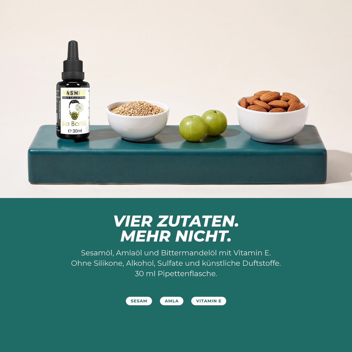 Vier Zutaten: Flasche mit Sesamsamen, Amla-Früchten und Mandeln – Sesamöl, Amlaöl, Bittermandelöl und Vitamin E