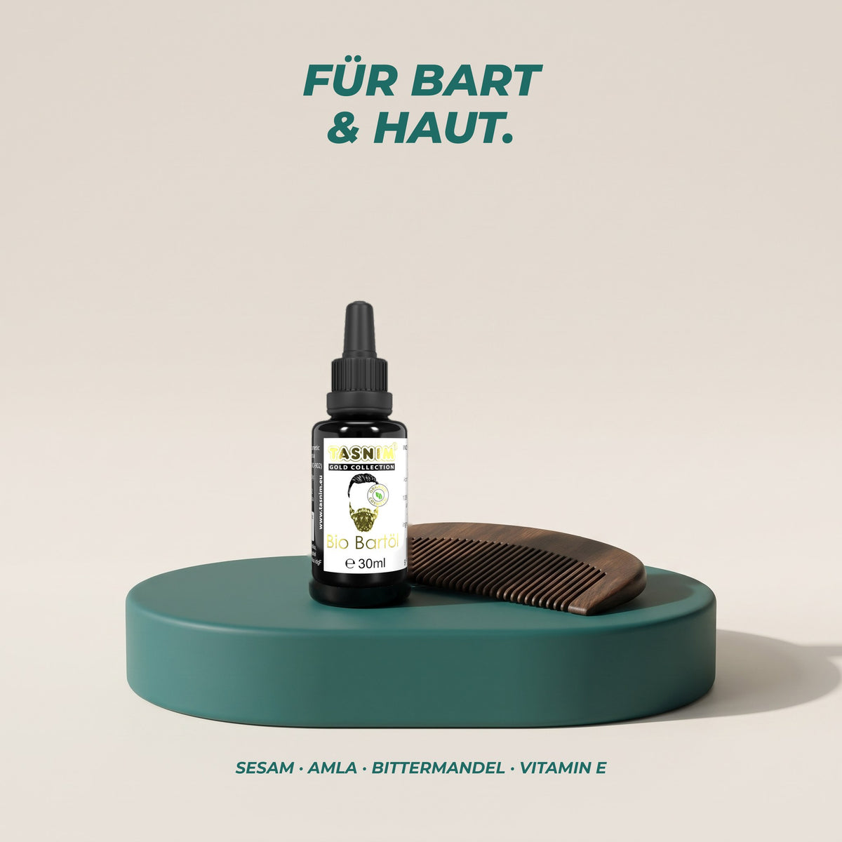 Für Bart und Haut: Bartöl mit Sesam, Amla, Bittermandel und Vitamin E auf einem Petrol-Podest mit Holzkamm