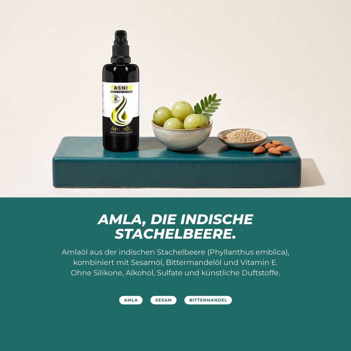 Amla, die indische Stachelbeere: Pumpflasche neben frischen Amla-Früchten, Sesamsamen und Mandeln – Amlaöl mit Sesamöl, Bittermandelöl und Vitamin E