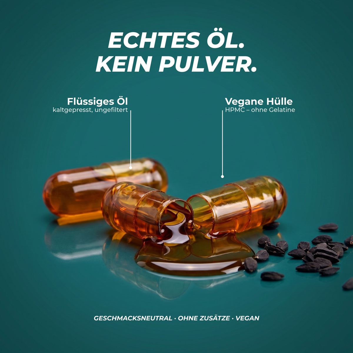 Echtes Öl, kein Pulver: geöffnete Kapsel mit flüssigem Schwarzkümmelöl, vegane HPMC-Hülle ohne Gelatine